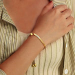 Bracelet personnalisé gravé pour elle avec nom emoji cadeau personnalisé pour maman sœur demoiselle d'honneur tante petite amie cadeau de Noël